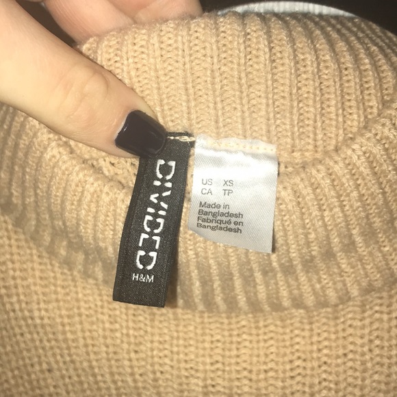 H&M Cropped Sweater - Picture 2 of 3